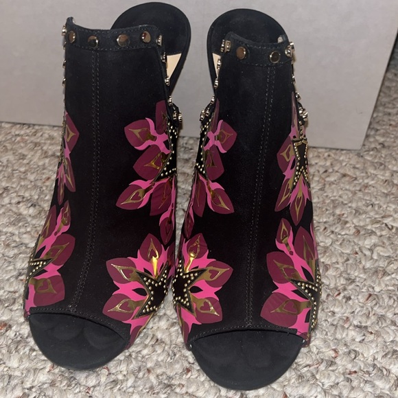 Jimmy Choo, black/pink/gold, suede open peep toe, mule style heels - Picture 2 of 8